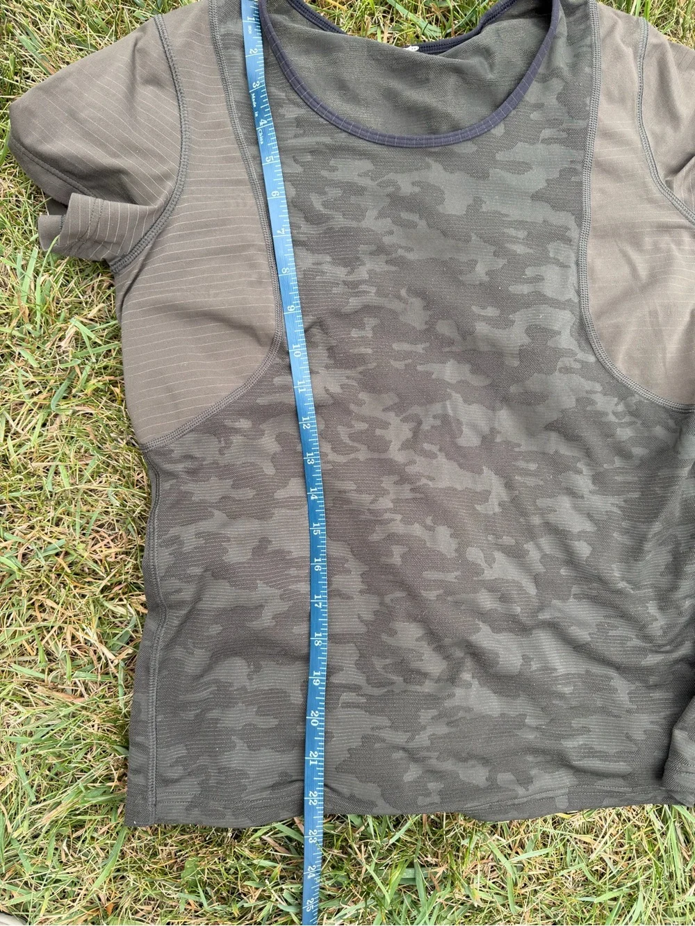 lululemon athletica woman’s Olive Green Camo Short Sleeve Tee